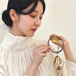 쿠칭아일랜드 풍경종 현관종 도어벨 개업선물 현관문종 꽃나비 플러스 방짜유... 솔직 후기 | 실제 배치 사진 포함 - 상품 이미지 4
