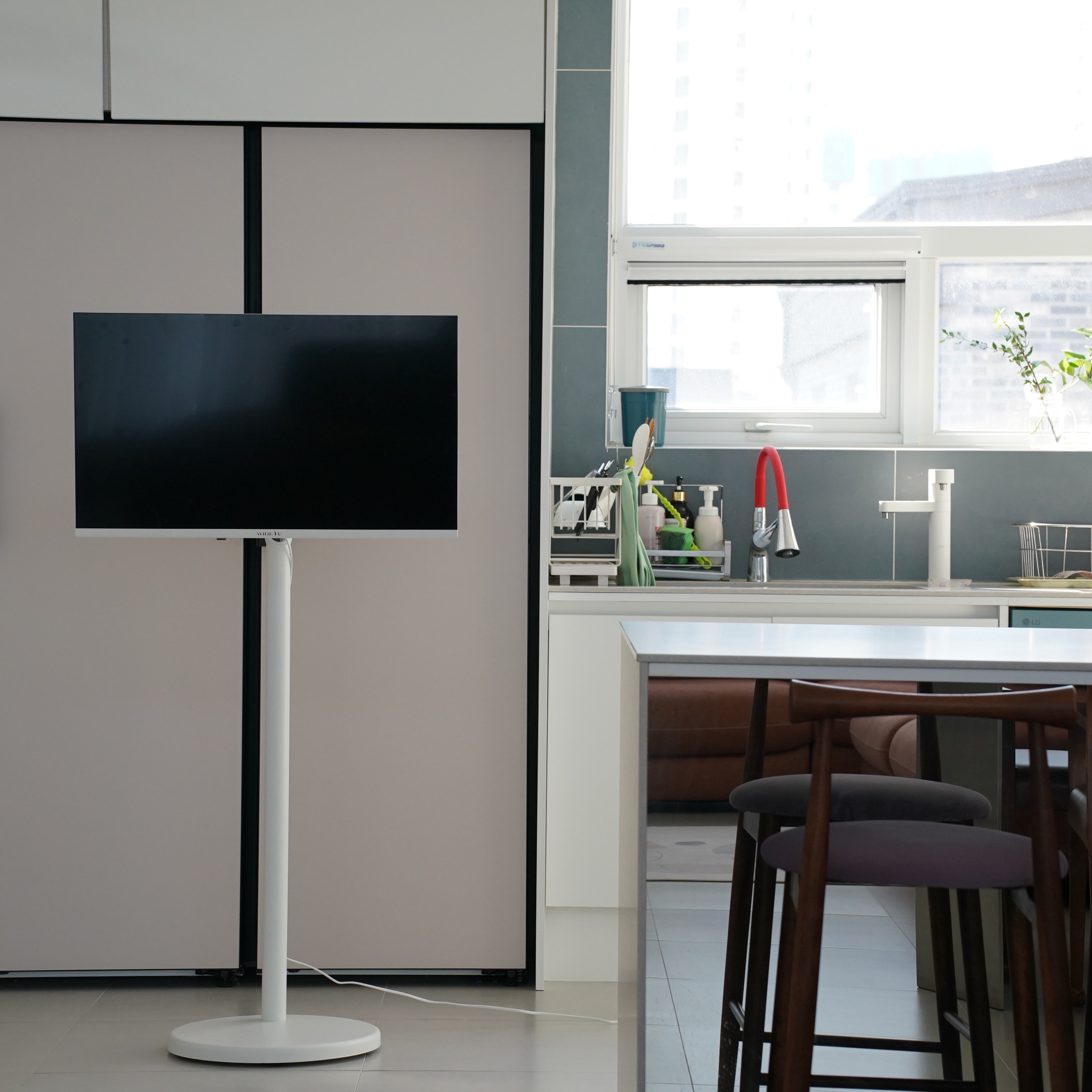 와이드무빙뷰 화이트에디션 삼탠바이미 셋트 QLED 81cm(32인치) FHD 스마트 이동식 TV 중소바이미 삼텐바이미 V1