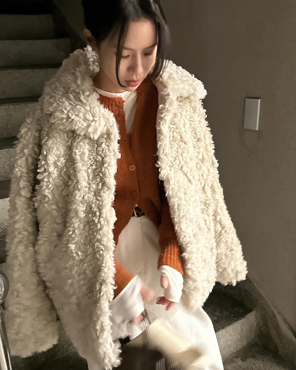 콜지 여성 겨울 오버핏 루즈핏 뽀글이 싱글 하프 퍼 자켓 - 상품 이미지