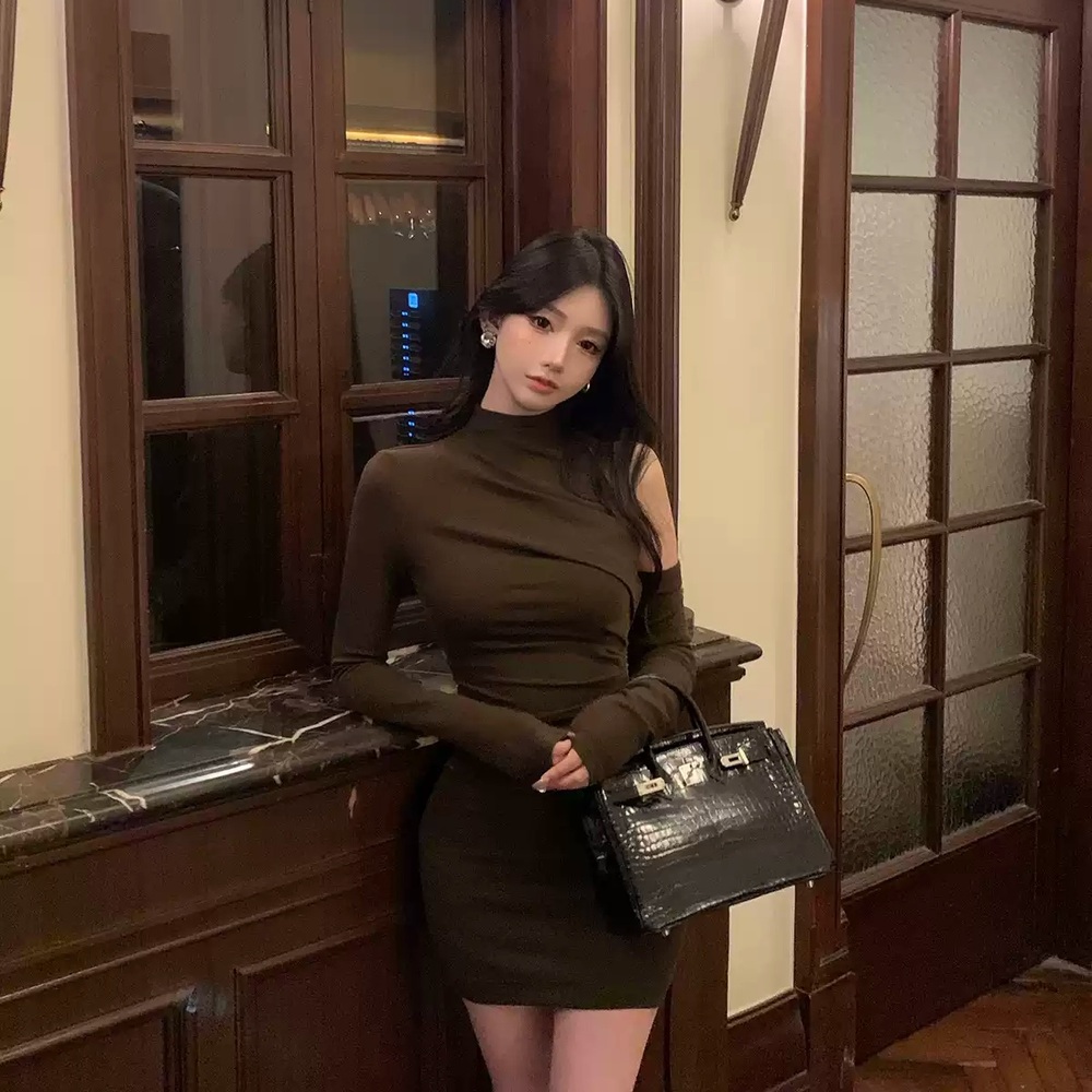 채수빈 원피스 브라운 제작발표회 오프숄더 슬림핏 의상 옷 패션 - 메인 이미지