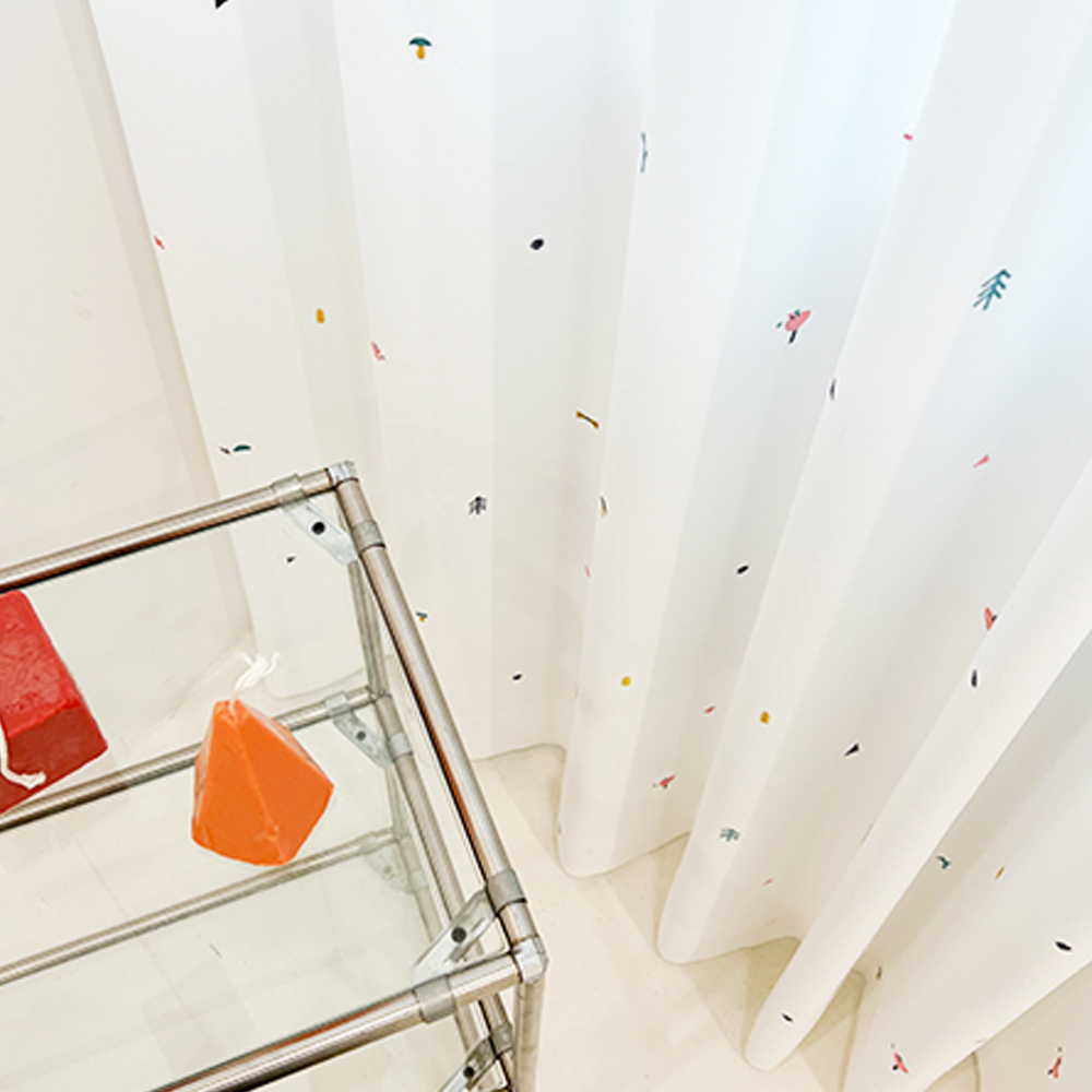 밀스 조이 아이방자수 형상기억 화이트암막커튼 평주름140X170