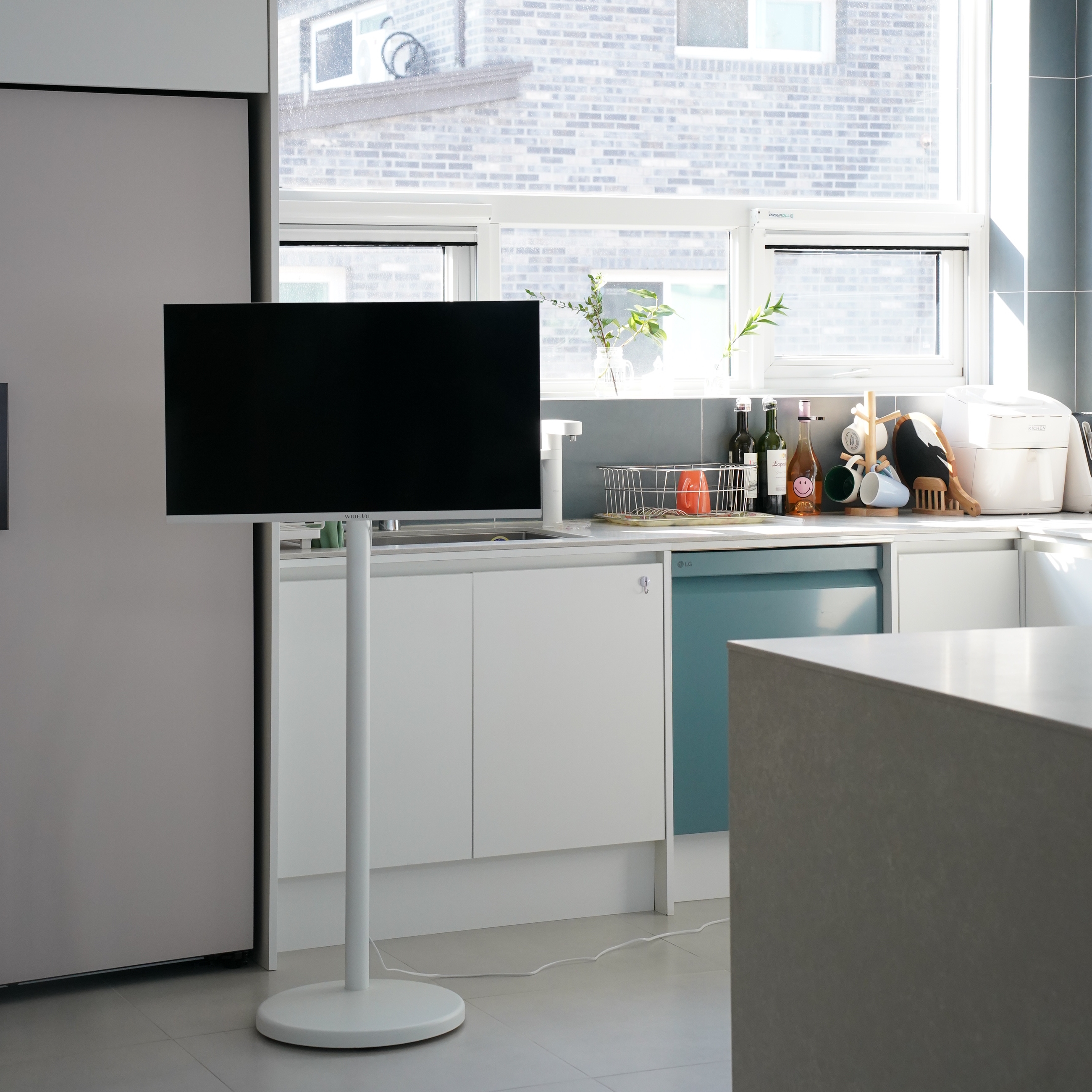 와이드무빙뷰 화이트에디션 삼탠바이미 셋트 81cm(32인치) HD 스마트 이동식 TV 중소바이미 삼텐바이미 V1 셀프설치가능 상세 이미지 7