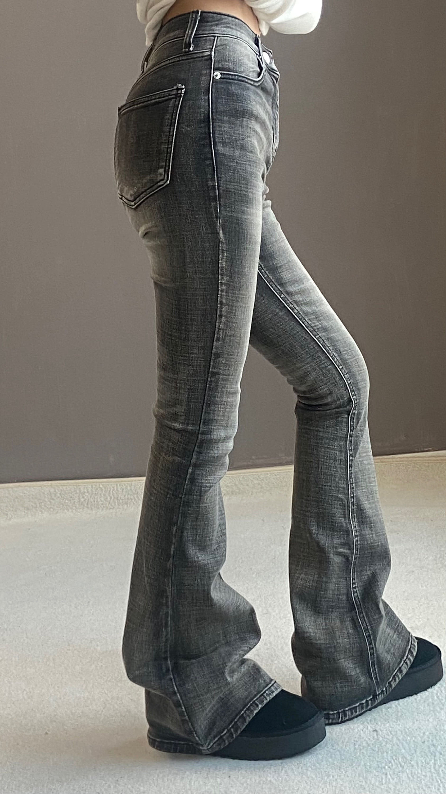비츠앤밥스 SMOKY GREY BOOTSCUT PANTS