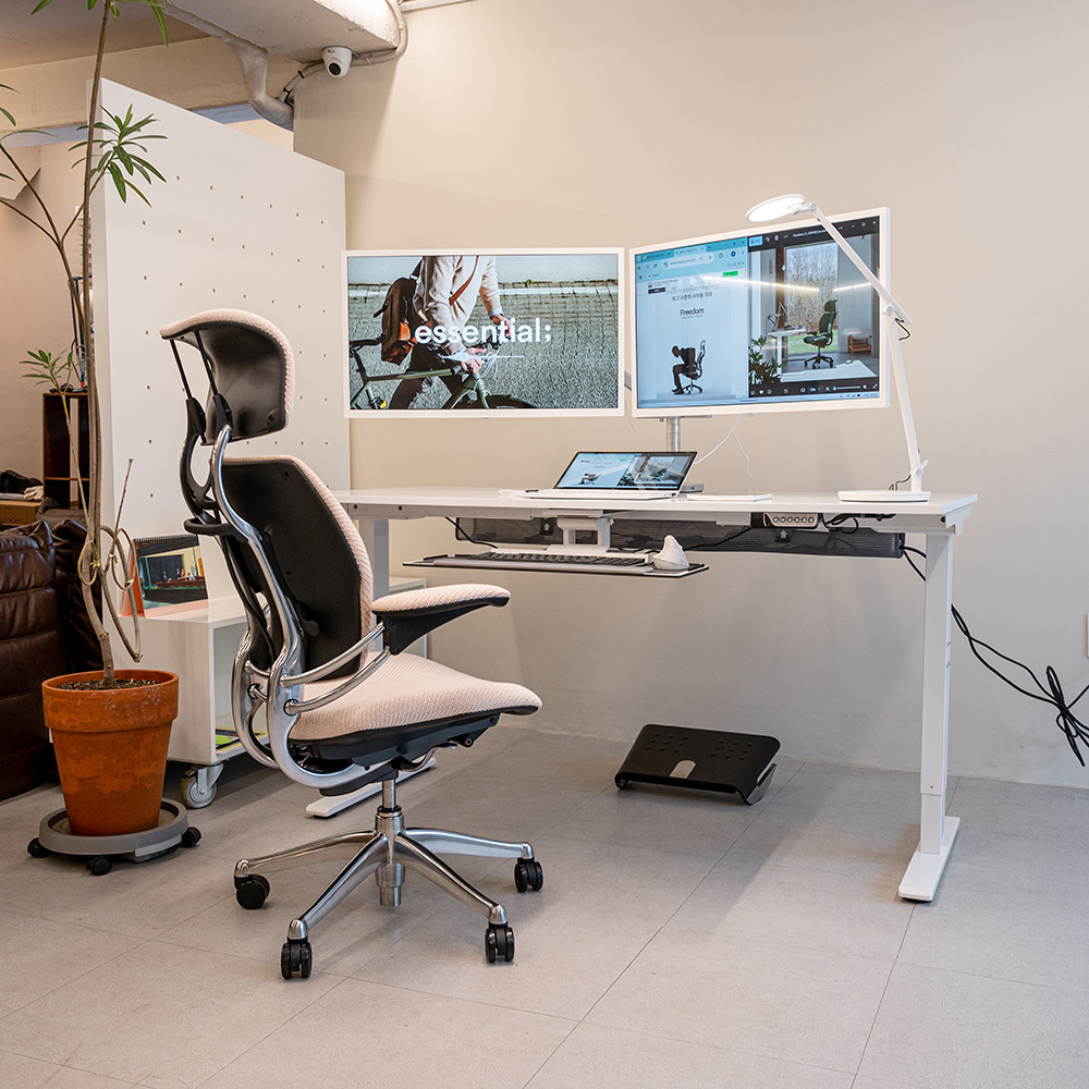 Humanscale 휴먼스케일 노바 태스크 라이트 스탠다드 레인지 암 데스크톱 LED 테이블조명 NOVA ARCTIC WHITE  LIGHT GREY JET BLACK - 상세 이미지 2