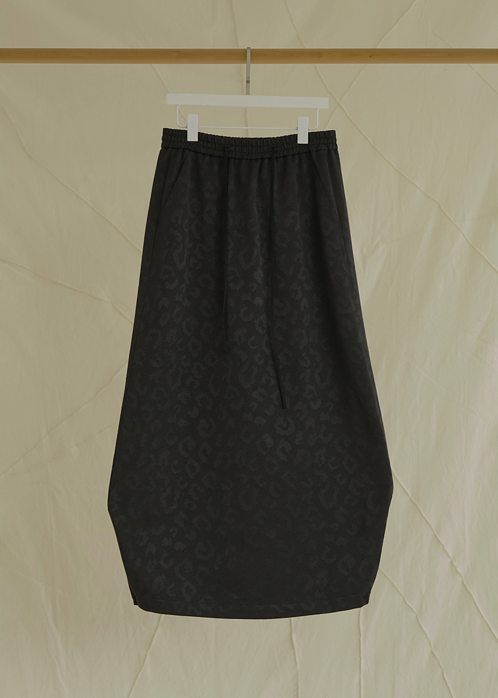 루드 디자이너 제작 블랙 레오파드 자카드 밴딩 롱 스커트 Skirt 03 세련된 A라인 H라인 호피 스커트 - 상세 이미지 4