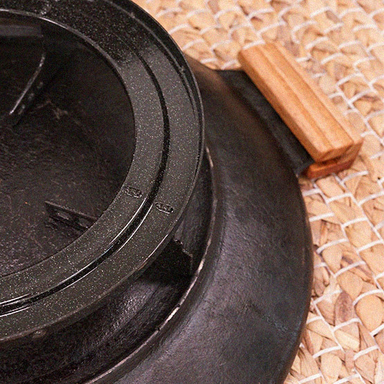 트루버 무쇠 그리들 주물 조선 캠핑 불판 그리들팬 나무손잡이 38cm