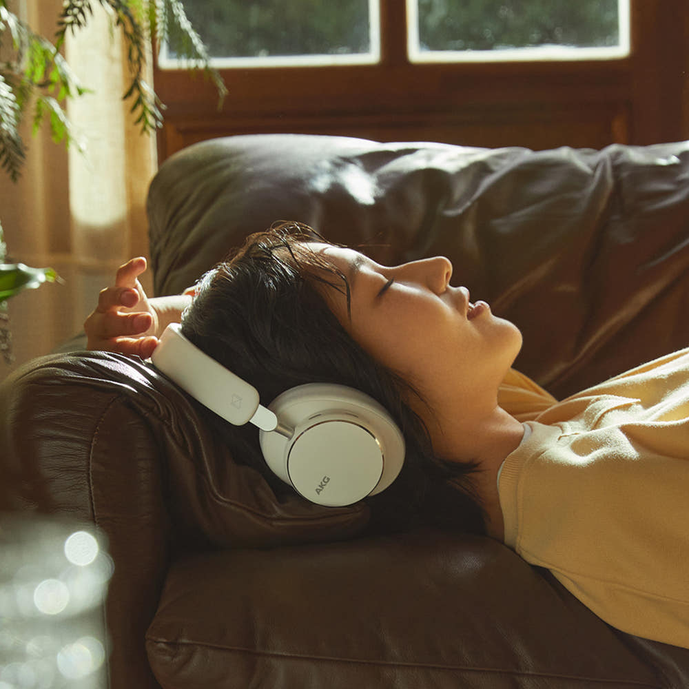 AKG N9 HYBRID 상세 컷 1