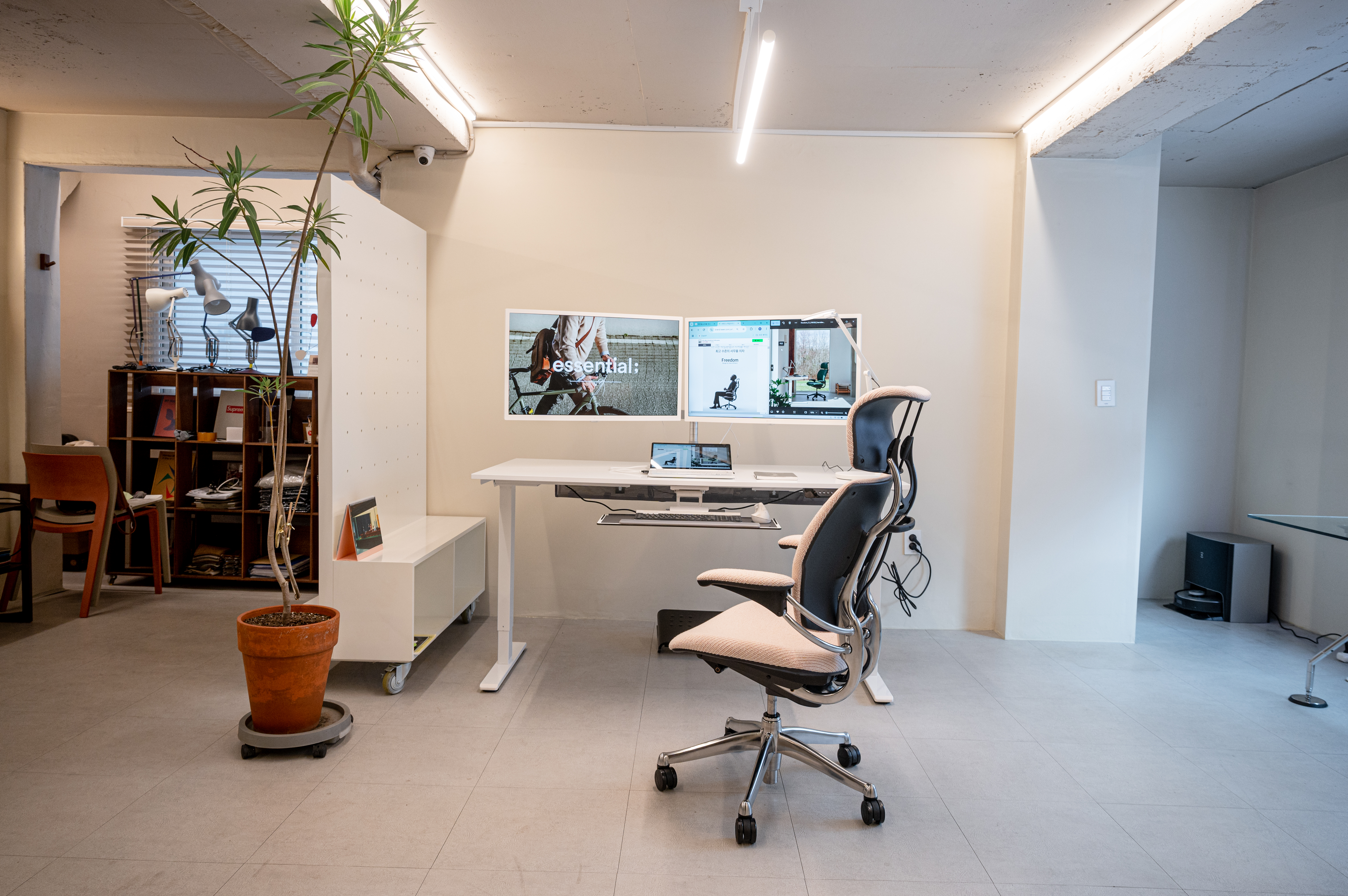 Humanscale 휴먼스케일 e플롯 모션 데스크 높이조절 스탠딩 높낮이조절 전동 책상