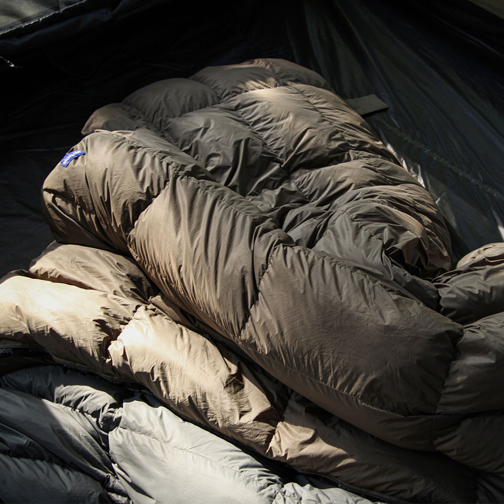 블루폴 타카로 덕다운 캠핑 침낭 프리미엄 오리털 충전재 이불 1460g, 차콜