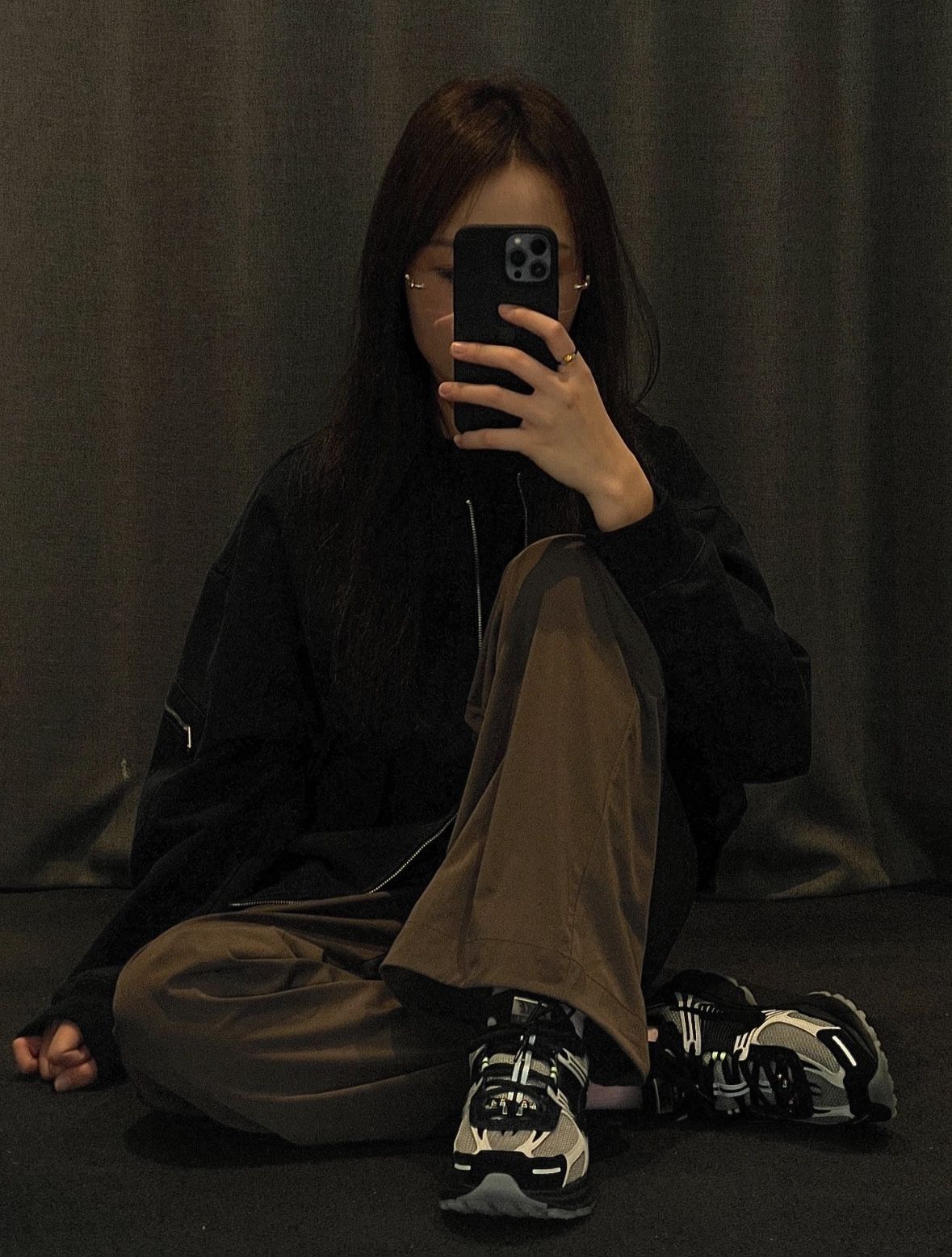 나이키 줌보메로 5 블랙 글로우 인 더 다크 GS HQ3477-001 - 상세 이미지 3