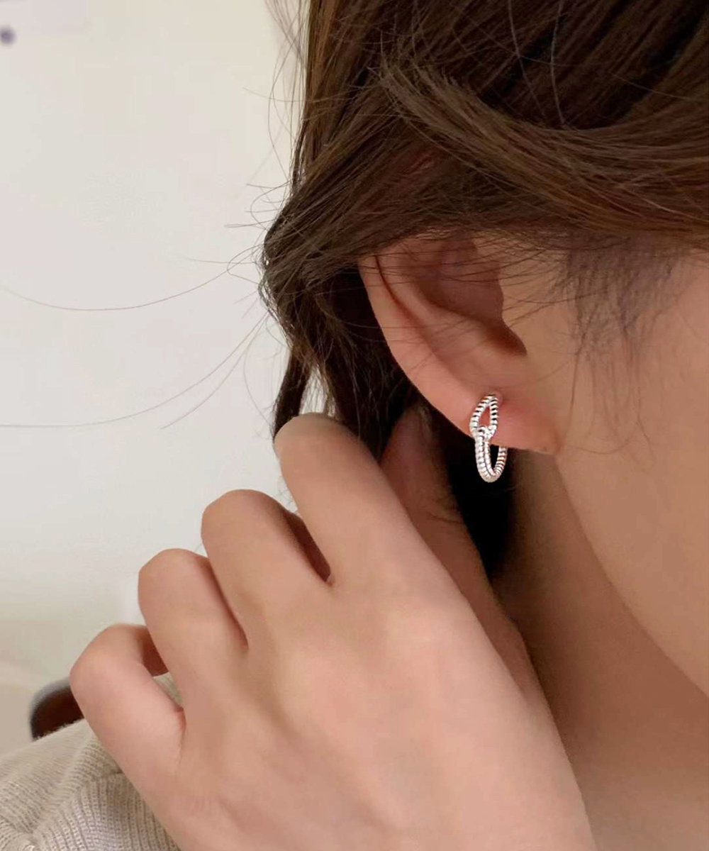 925 실버 볼드 도트 꼬임 밧줄 반 링 귀걸이 - 상세 이미지 3