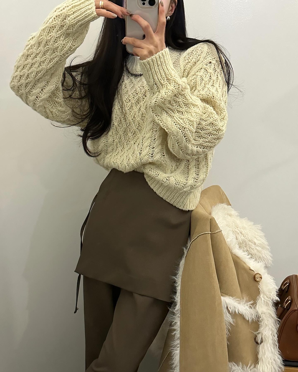 베바 겨울 하객룩 연말룩 오피스룩 출근룩 오버핏 루즈핏 무스탕 퍼 하프 코트 상세 이미지 34