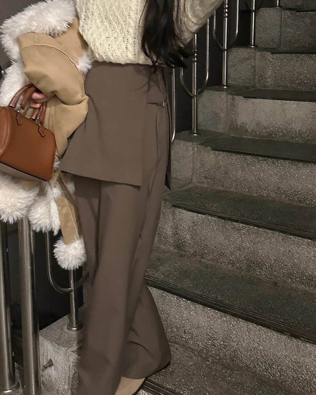 베바 겨울 하객룩 연말룩 오피스룩 출근룩 오버핏 루즈핏 무스탕 퍼 하프 코트 상세 이미지 44