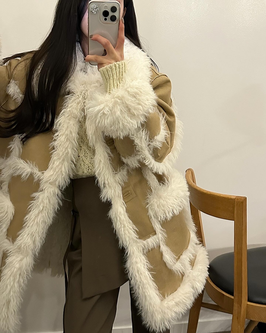 베바 겨울 하객룩 연말룩 오피스룩 출근룩 오버핏 루즈핏 무스탕 퍼 하프 코트 상세 이미지 29