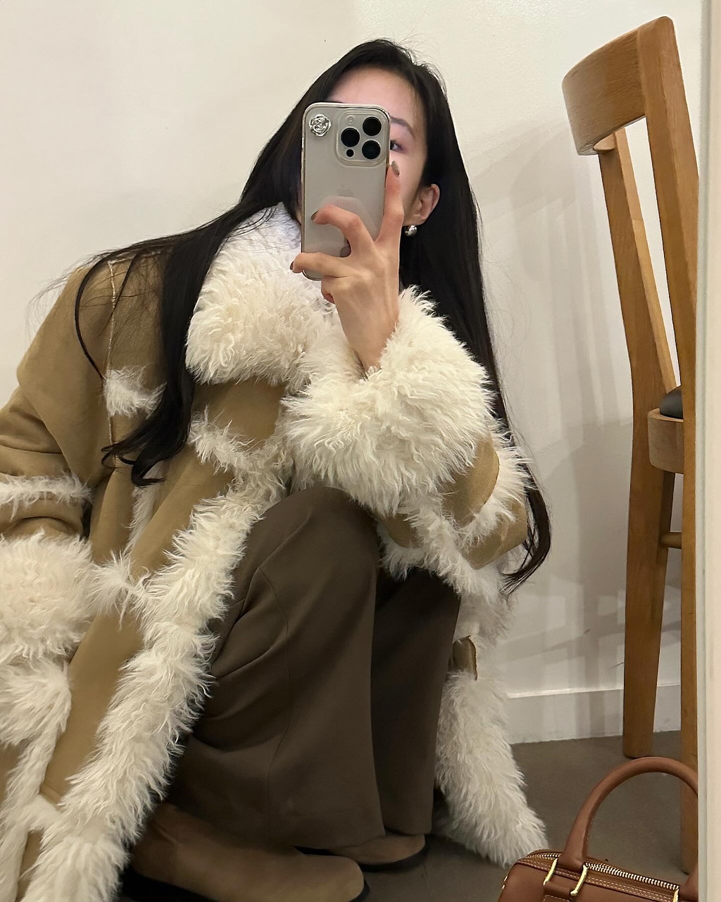 베바 겨울 하객룩 연말룩 오피스룩 출근룩 오버핏 루즈핏 무스탕 퍼 하프 코트 상세 이미지 26