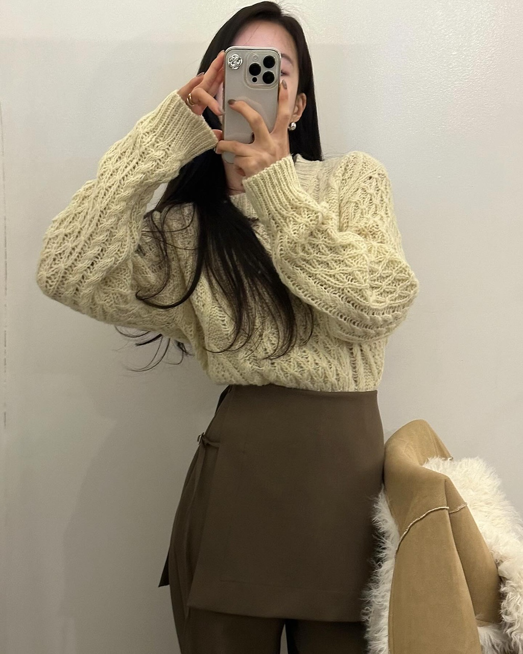베바 겨울 하객룩 연말룩 오피스룩 출근룩 오버핏 루즈핏 무스탕 퍼 하프 코트 상세 이미지 33