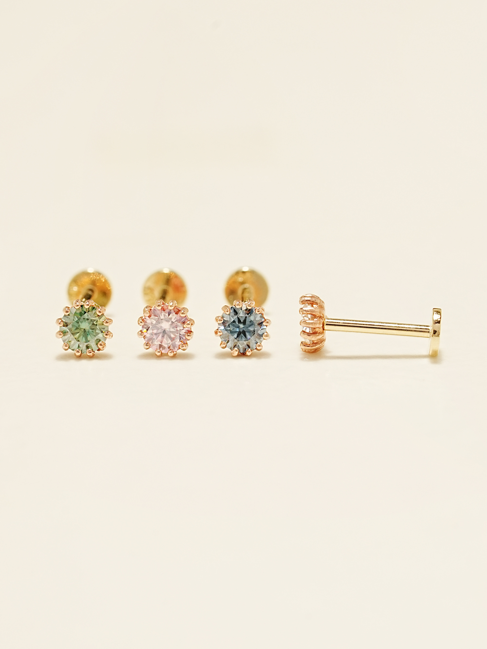 [0.8mm]14K 인터널 모이사나이트 다이아 샤이닝 라블렛 피어싱 귀걸이 - 상세 이미지 3