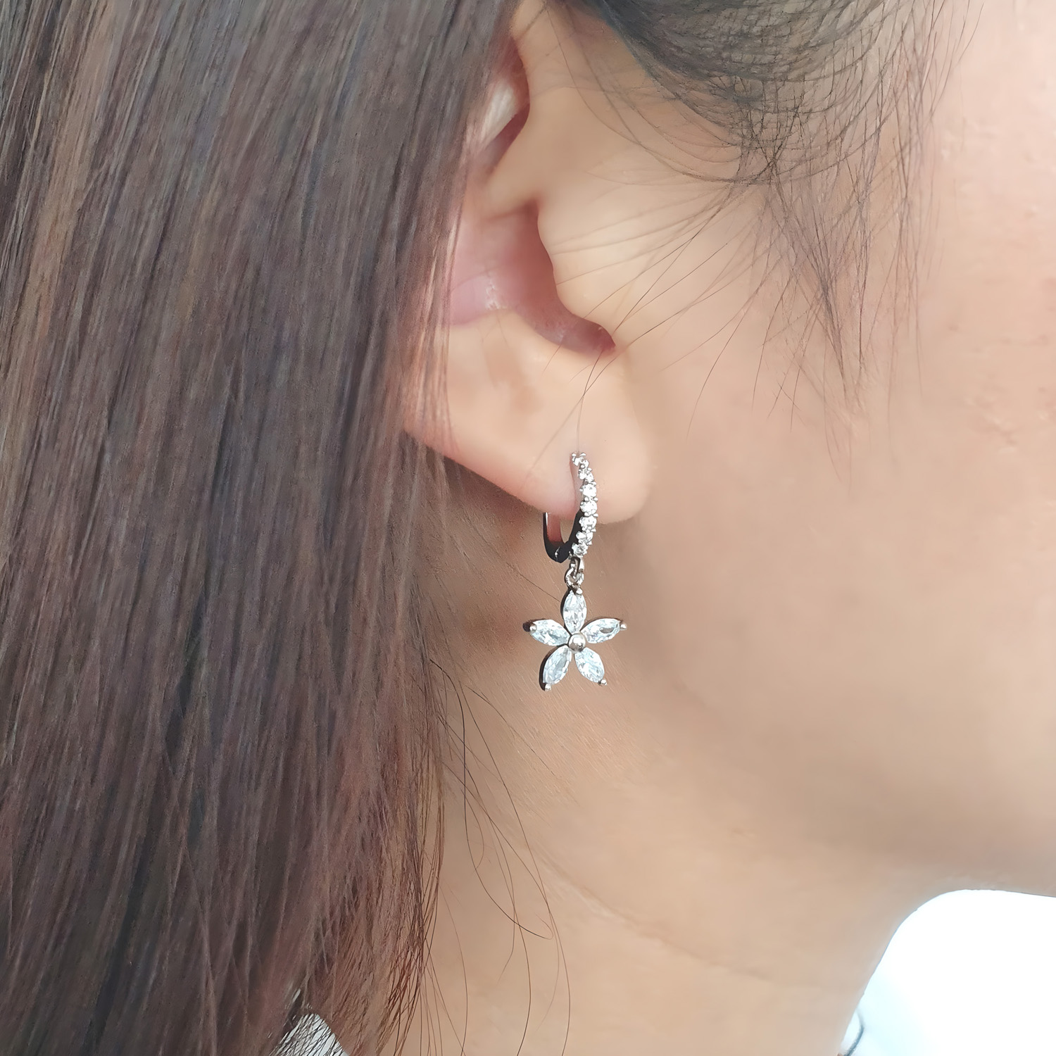 야랑쥬얼리 원터치 Flower 큐빅 귀걸이(은침) - 상세 이미지 2