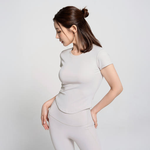 [1+1] 슬림핏 프로 티셔츠 착용 사진