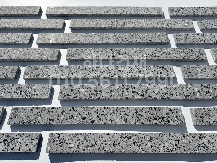 테라조 모노타일 500x50x12T 그레이 / 하다건재 와이드벽돌타일