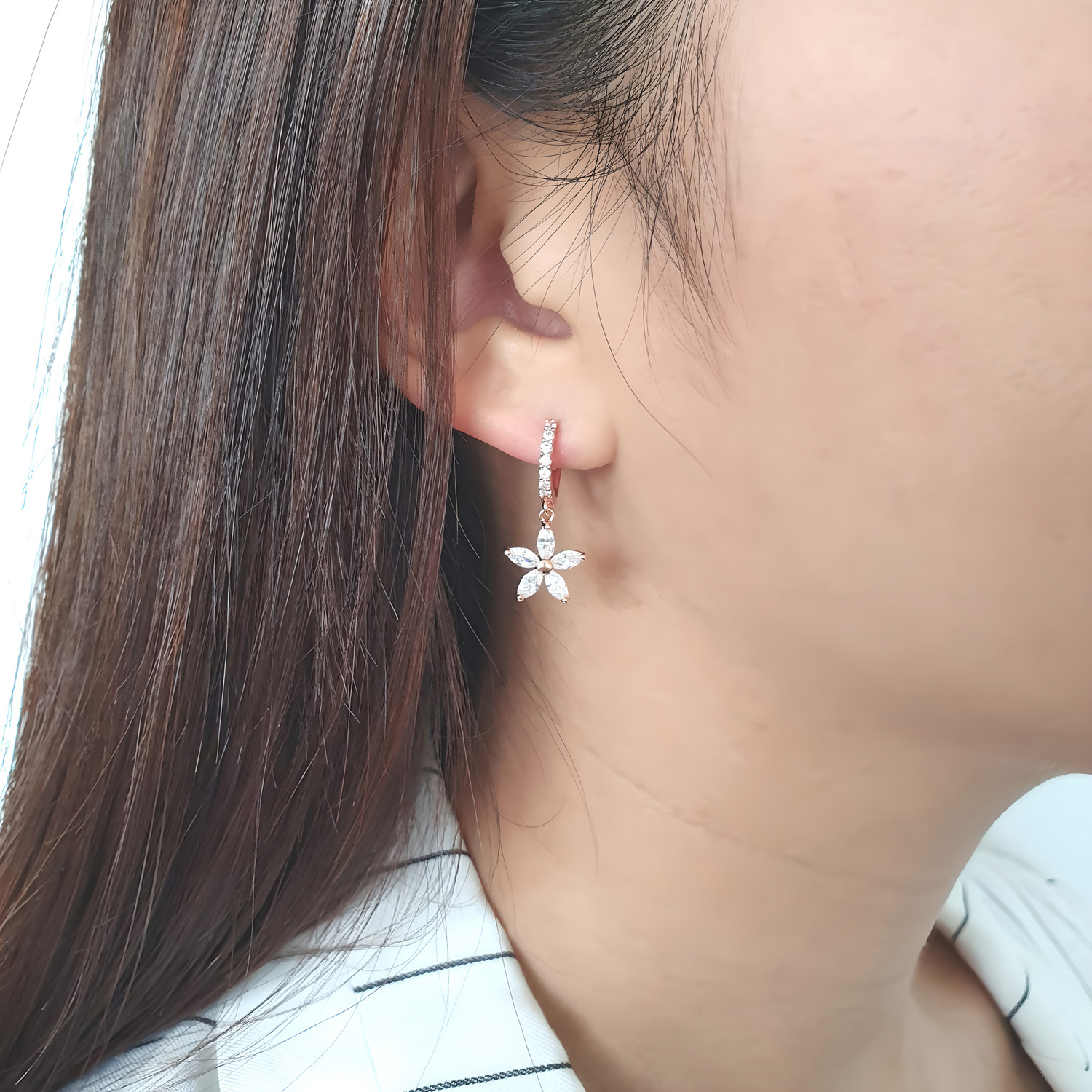 야랑쥬얼리 원터치 Flower 큐빅 귀걸이(은침) - 상세 이미지 5