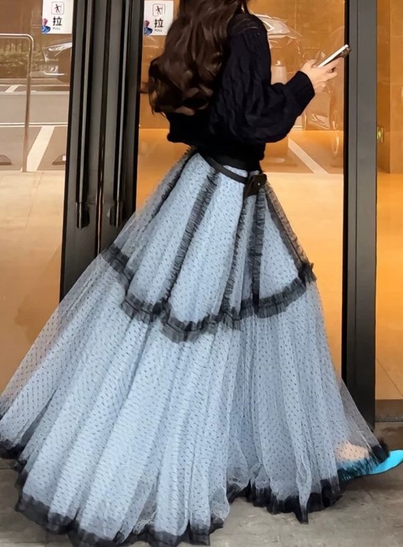 여자여자몰 프릴레이스 배색 도트샤스커트 풍성 맥시망사스커트 화려한치마 셀럽패션