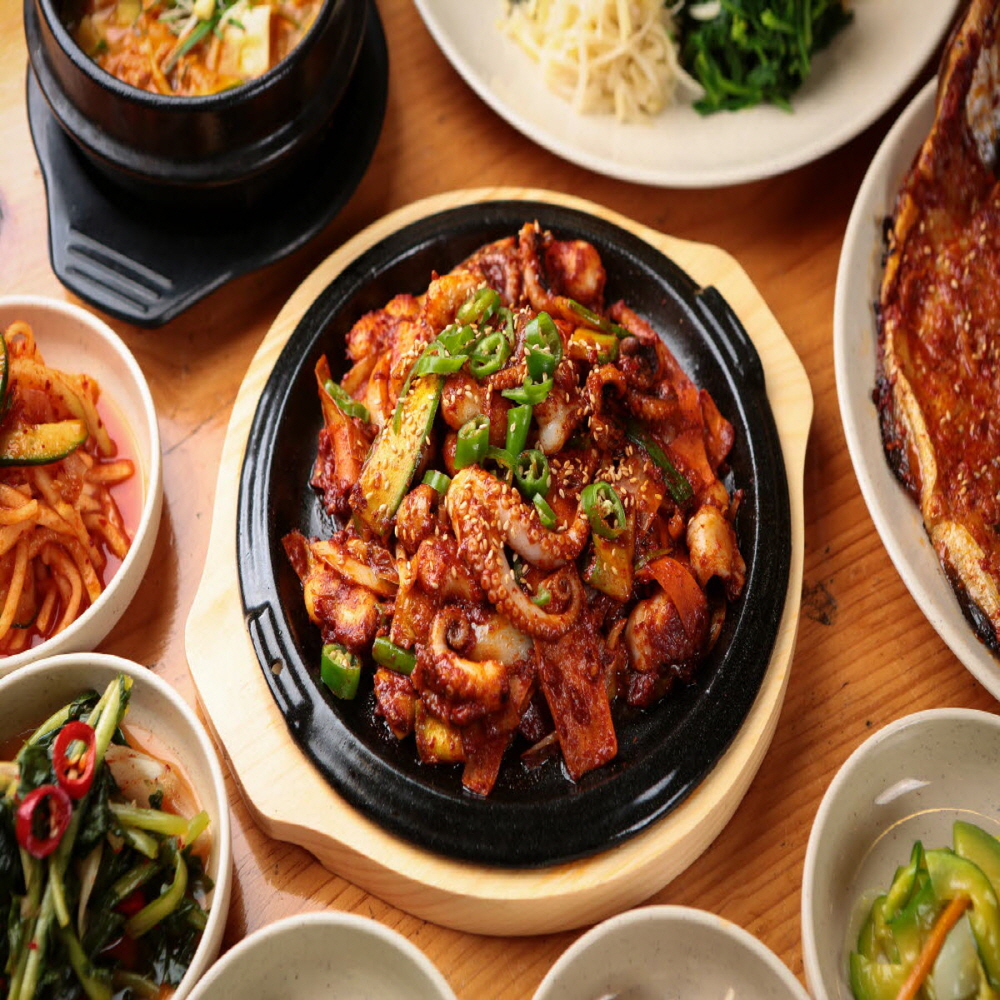 캠핑 음식 요리 저녁 메뉴 양념 쭈꾸미 볶음 450g 2인 - 상품 이미지