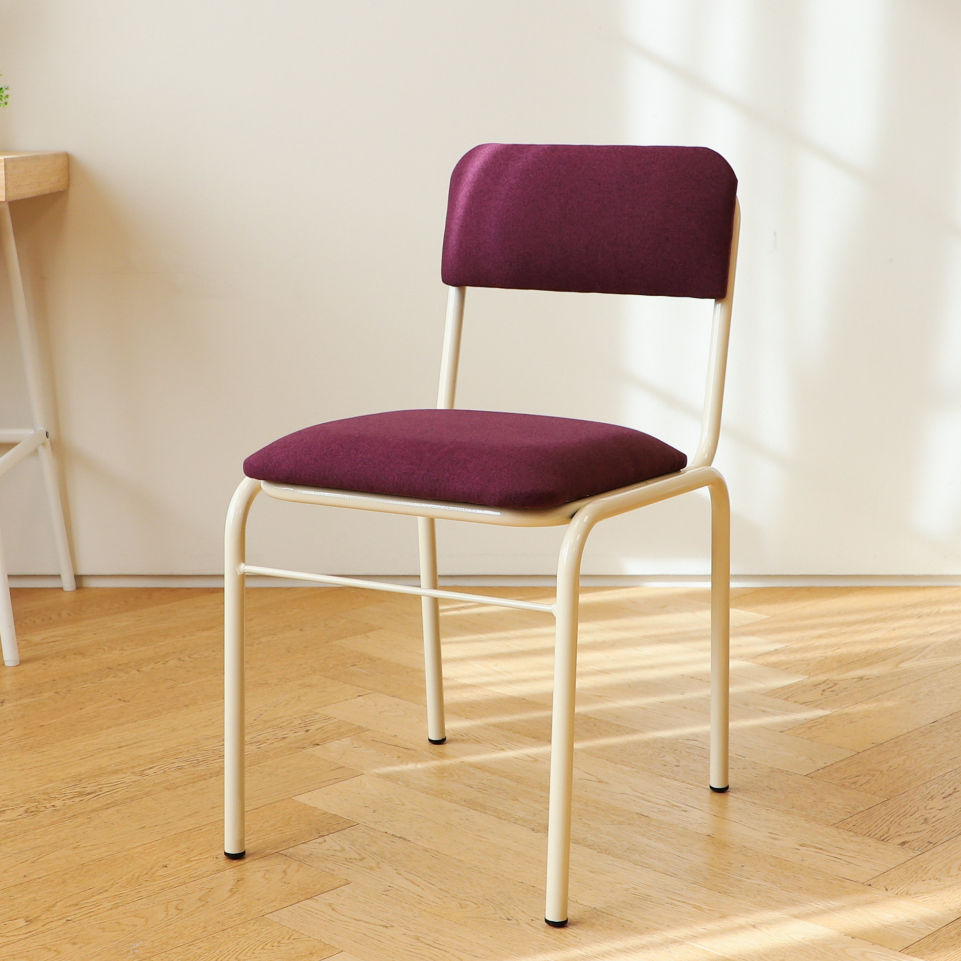 텐더 카페 인테리어의자 미드센츄리 빈티지 철제 딥퍼플 패브릭