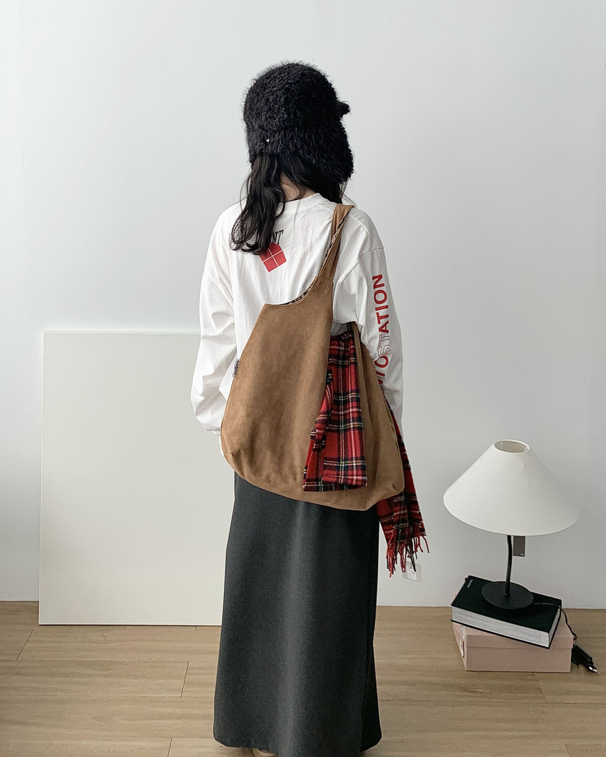 [당일발송] 아웃핏 데이비드 티셔츠 라운드넥 코튼 나염 프린팅 루즈핏 긴팔 티 (화이트) - 상세 이미지 5
