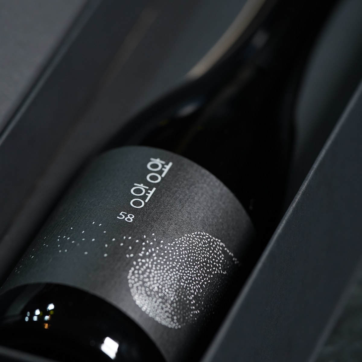 형형58 프리미엄 증류식 소주 전통주 술선물 (전용 케이스 포함) 300ml, 1개 - 상세 이미지 2
