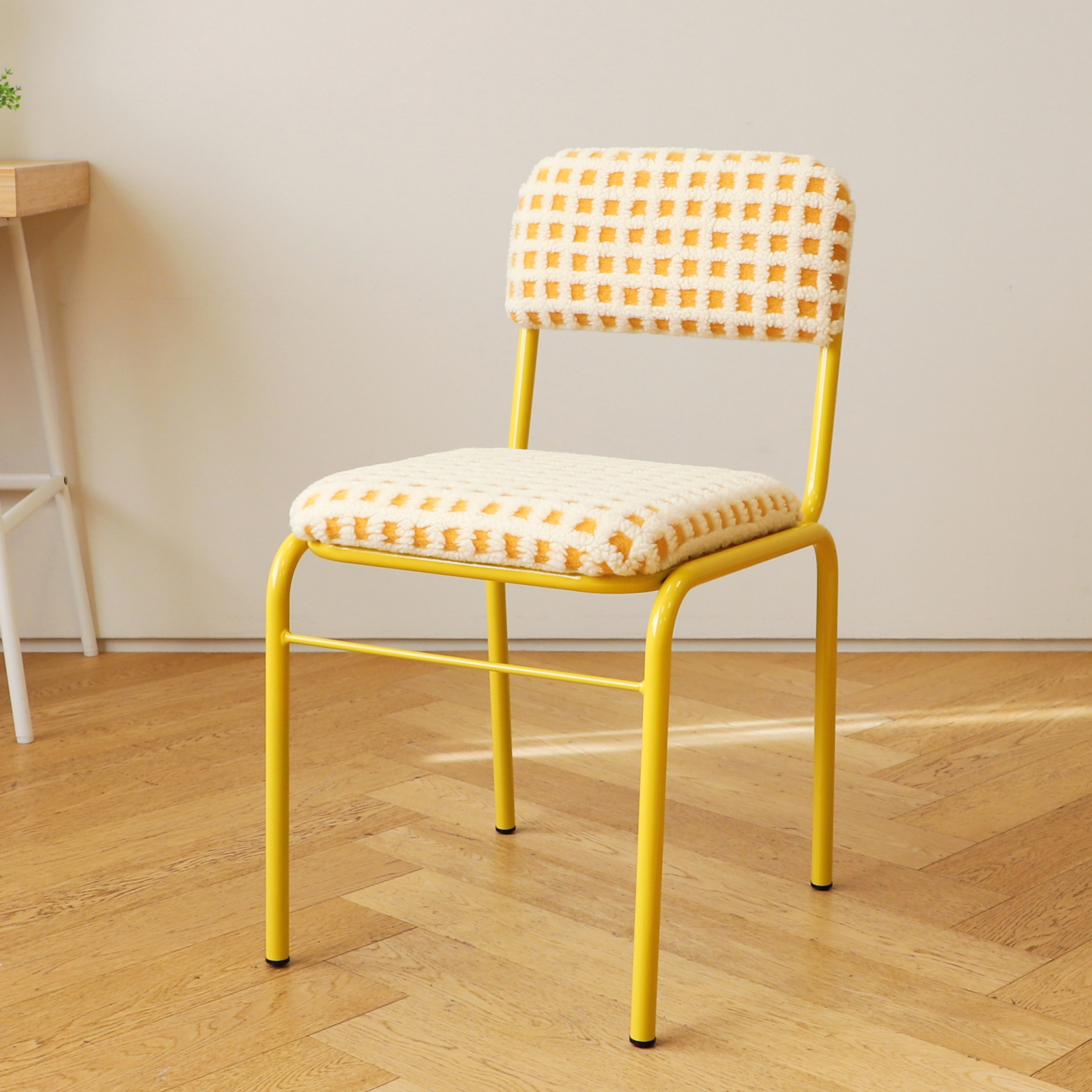 텐더 카페 인테리어의자 미드센츄리 빈티지 철제 와플 패브릭