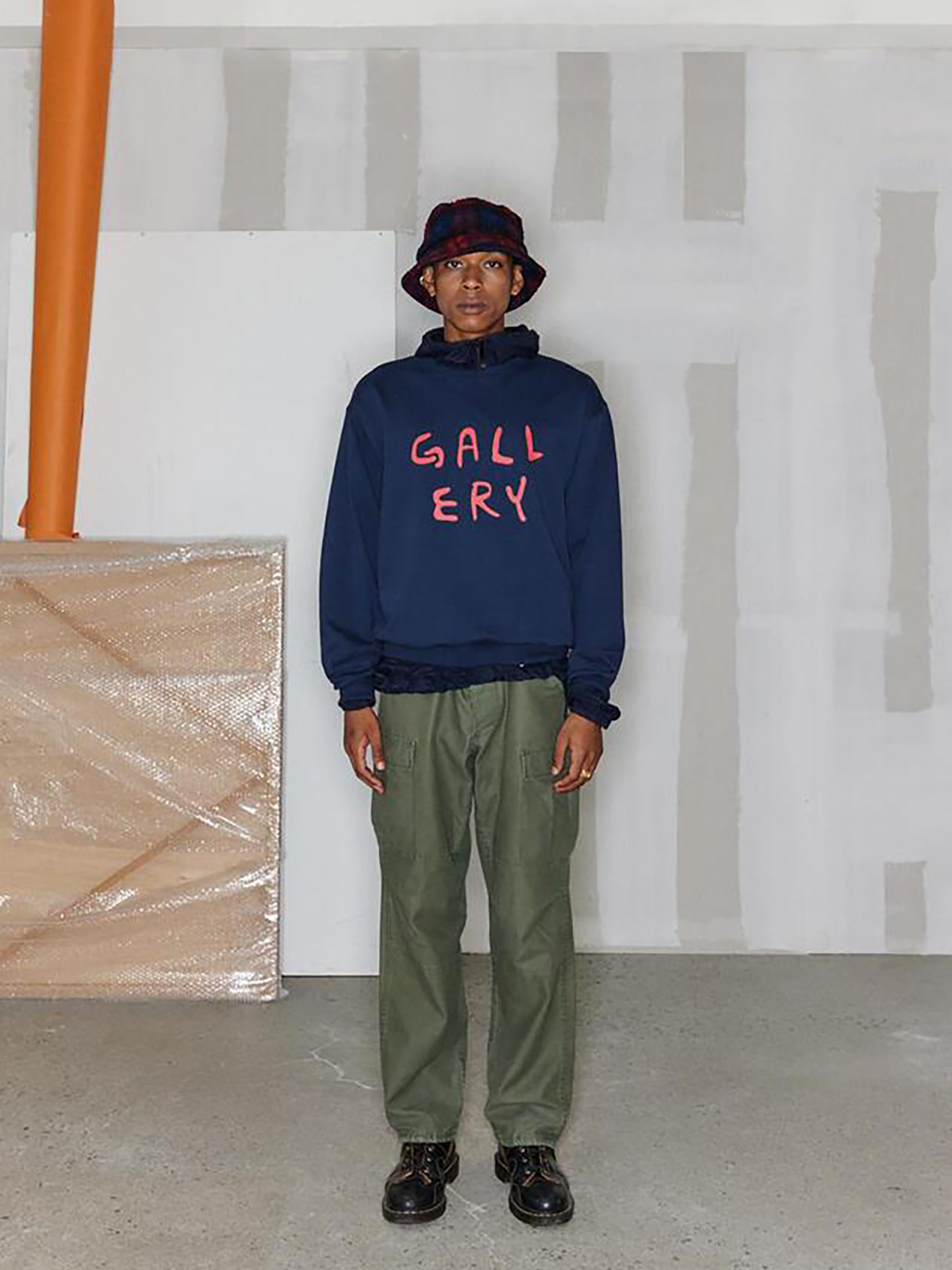 1011갤러리 1011GALLERY GALLERY LOGO SWEATSHIRTS NAVY : TRIPLESTORE
