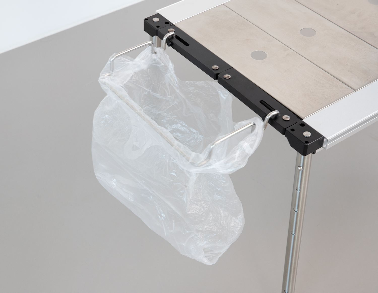 유니티23 IGT 테이블 사이드 거치대 가빙 행어