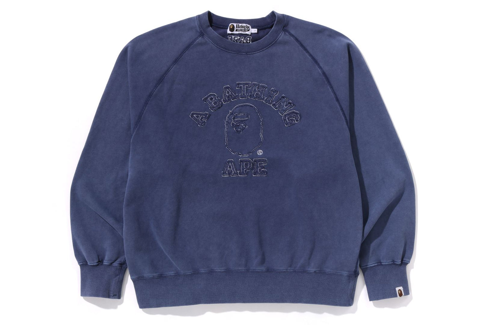 베이프 긴팔티 WASHED EFFECT COLLEGE PATCH RELAXED FIT CREWNECK SWEAT 2월 신상 1K80-113-001 - 상세 이미지 2