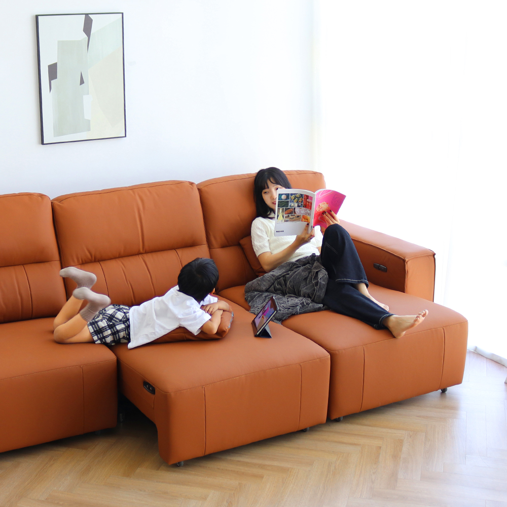 비알프렌드 템버 전동 리클라이너 슬라이딩 모션 무빙 쇼파 천연가죽 4인 소파