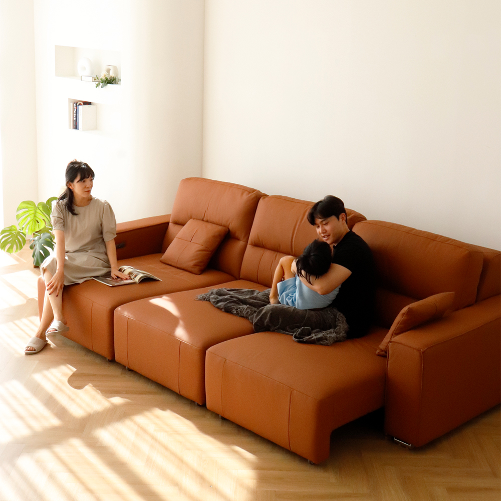 비알프렌드 템버 전동 리클라이너 슬라이딩 모션 무빙 쇼파 천연가죽 4인 소파