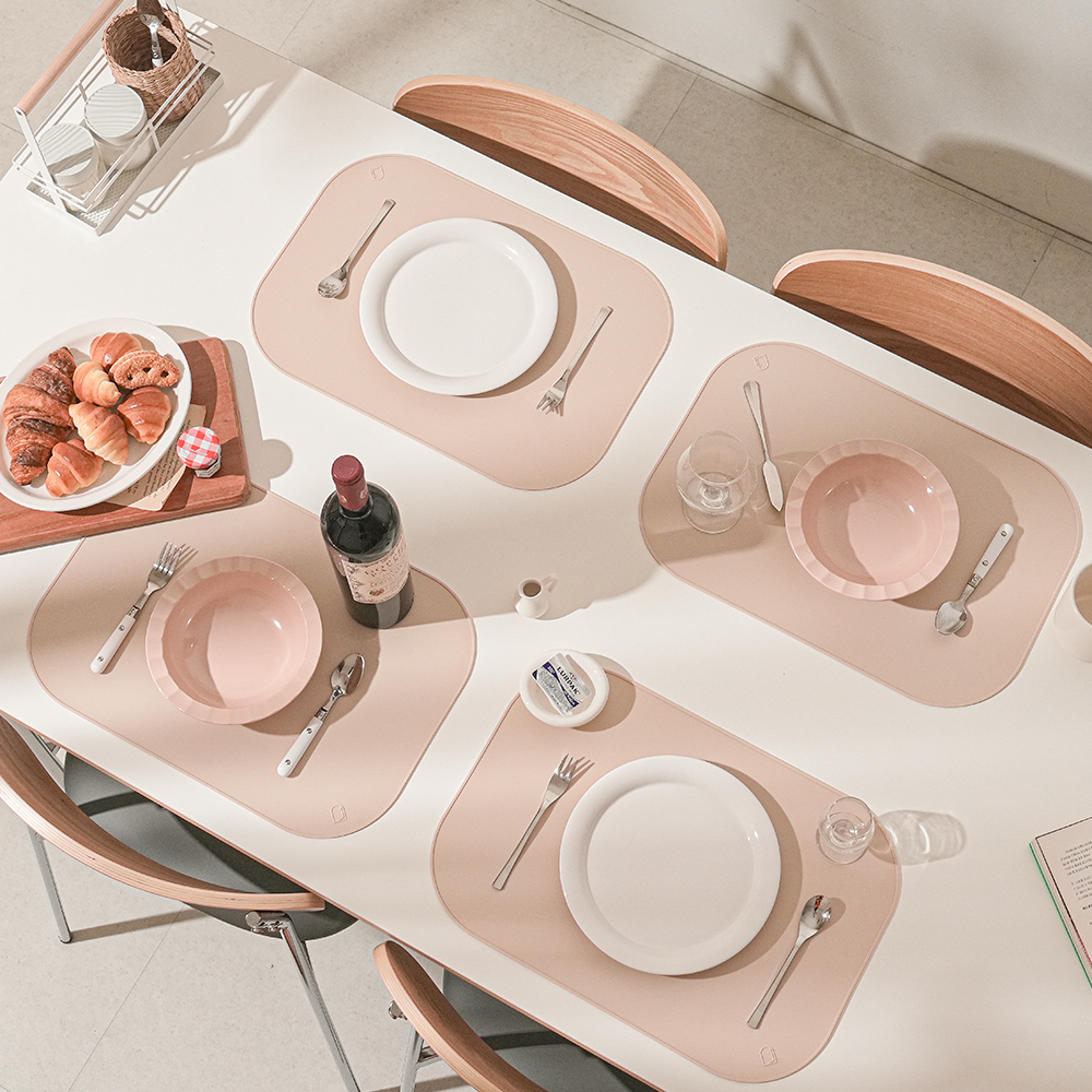 [네이버 단독구성] 하루의공간 라운드 실리콘 식탁매트 4인 세트 신혼 부부 집들이 선물