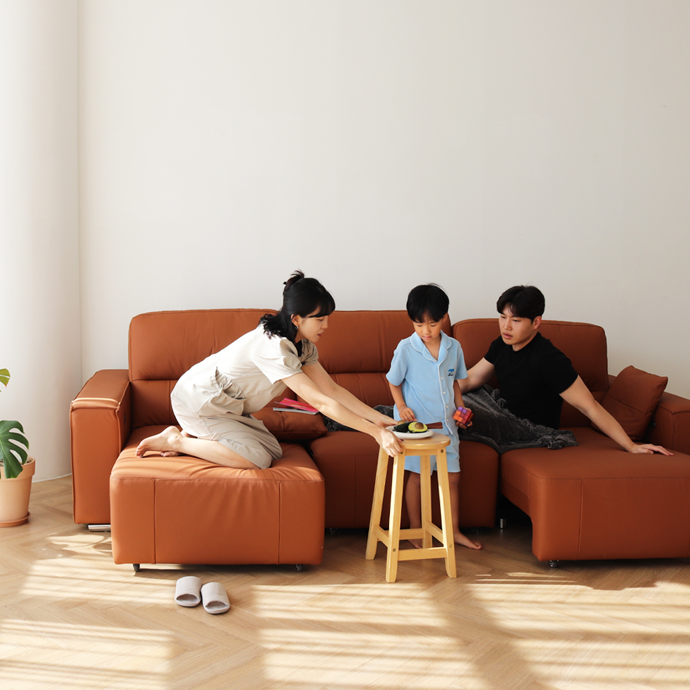 비알프렌드 템버 전동 리클라이너 슬라이딩 모션 무빙 쇼파 천연가죽 4인 소파