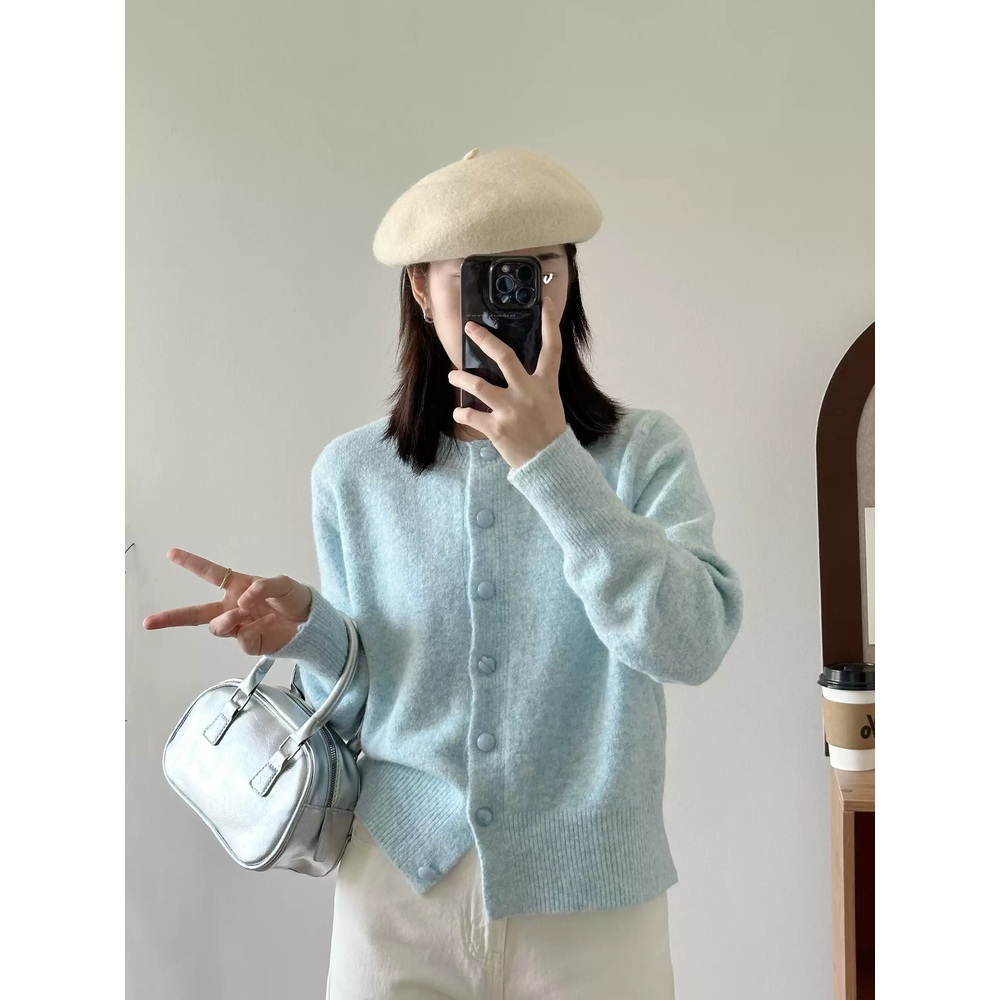 라운드넥 루즈핏 가디건 귀여운단추 레드 심플 클래식 여친룩 패션 코디 그레이 6컬러 - 상세 이미지 4