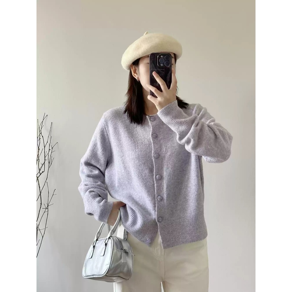 라운드넥 루즈핏 가디건 귀여운단추 레드 심플 클래식 여친룩 패션 코디 그레이 6컬러 - 상세 이미지 5