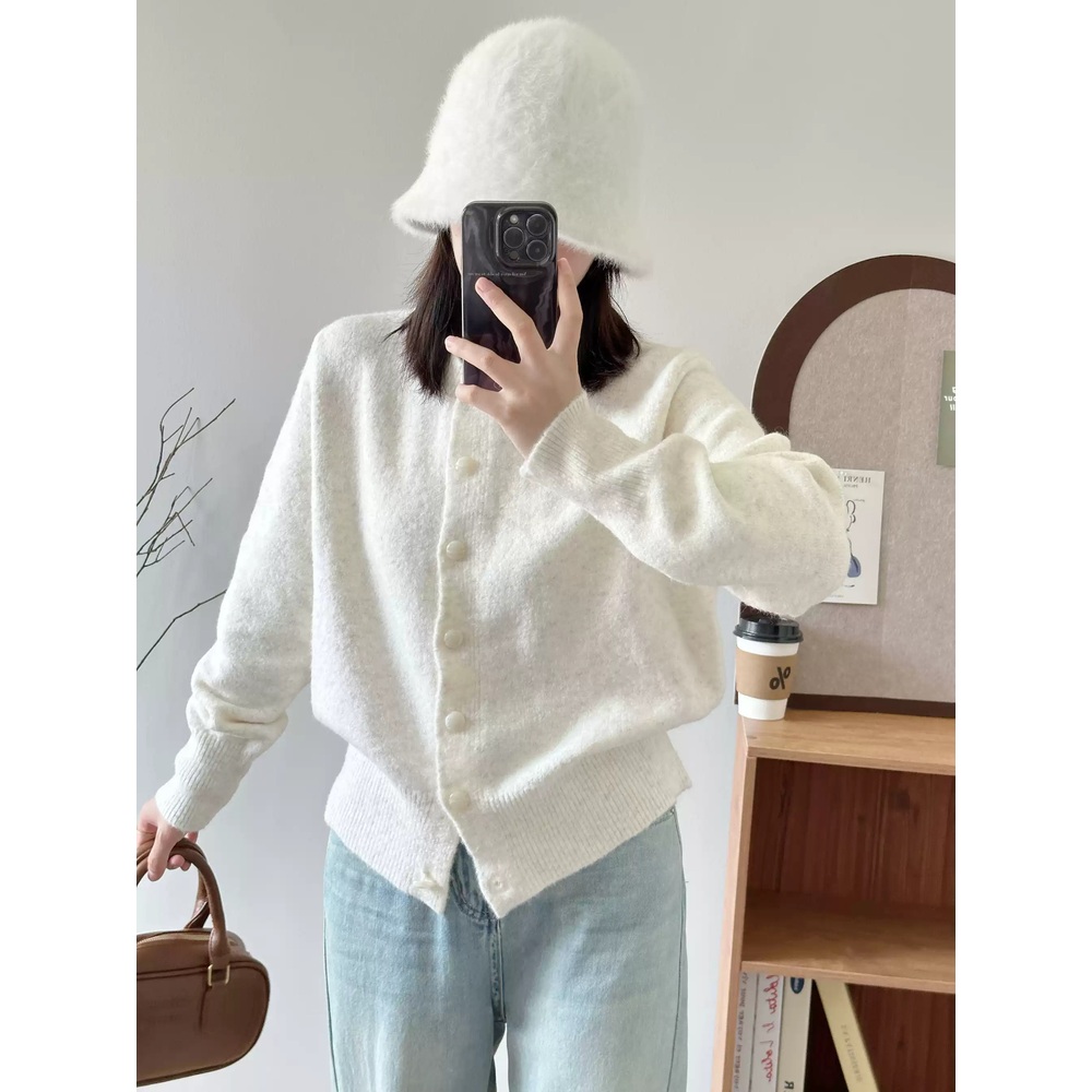 라운드넥 루즈핏 가디건 귀여운단추 레드 심플 클래식 여친룩 패션 코디 그레이 6컬러 - 상세 이미지 3