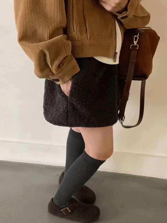 히토 뽀글이 양털 퍼 밴딩 하프 팬츠 (2color) 연말룩,크리스마스 - 상품 이미지