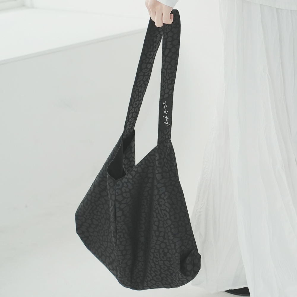 애리키스 메탈 번들 레오파드 에코백 블랙