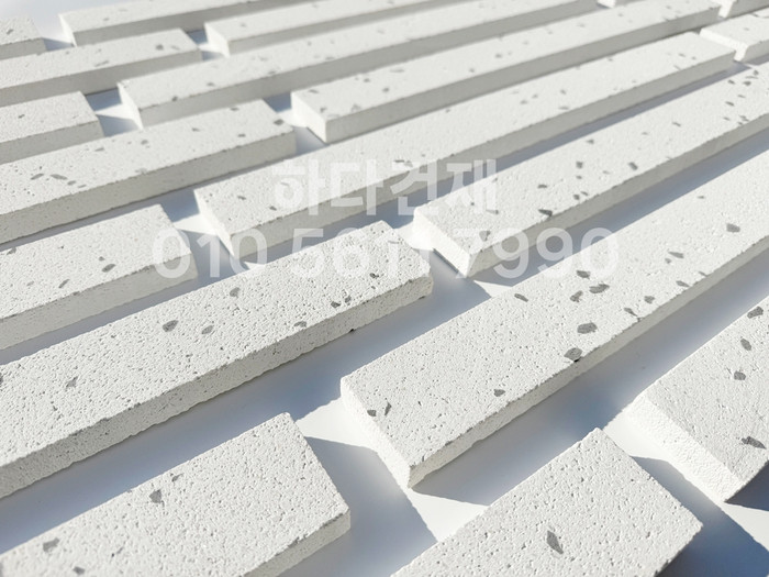 라일락 모노타일 500x50x17T 화이트칩 / 하다건재 와이드벽돌타일