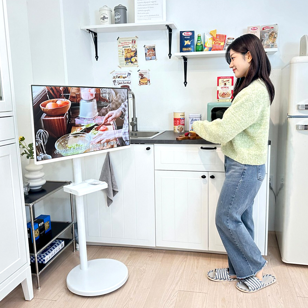 혜택가49만 LG 32인치(80cm) UHD 4K 스마트 모니터 엘탠바이미 이동식 스탠드 세트 리모콘 포함 미러링 가능 이미지 8