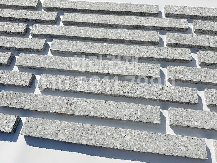 라일락 모노타일 500x50x17T 그레이칩 / 하다건재 와이드벽돌타일