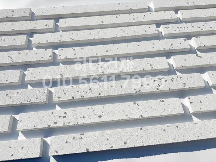 라일락 모노타일 500x50x17T 화이트칩 / 하다건재 와이드벽돌타일