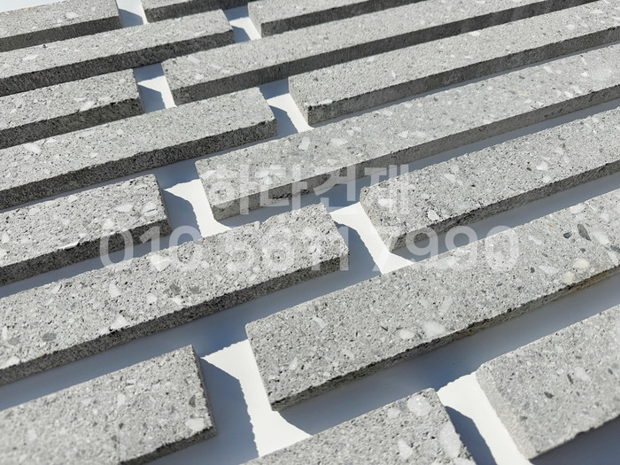 라일락 모노타일 500x50x17T 그레이칩 / 하다건재 와이드벽돌타일