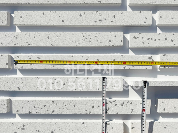 라일락 모노타일 500x50x17T 화이트칩 / 하다건재 와이드벽돌타일