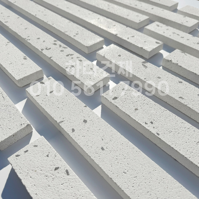 라일락 모노타일 500x50x17T 화이트칩 / 하다건재 와이드벽돌타일